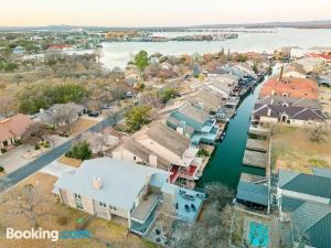 Luxury on Lake LBJ with Hot Tub Firepit & Boat Slip