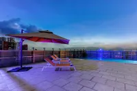La Quinta by Wyndham Medellin - Kolam Renang
