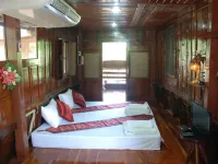 Baandin Rimnum Resort Hotels in U Thong