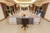 Varee Valley Resort and Restaurant Hotels in Amphoe Ubolratana