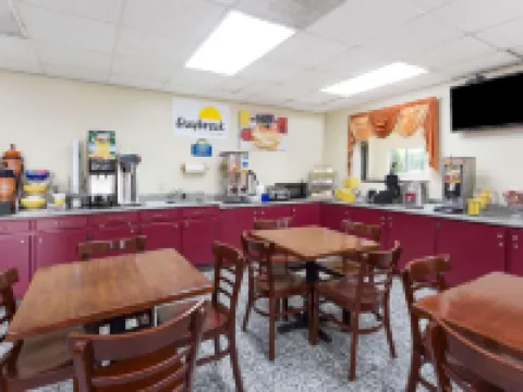 Days Inn & Suites by Wyndham Peachtree Corners/Norcross ノークロスのホテル