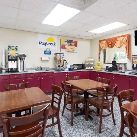 Days Inn & Suites by Wyndham Peachtree Corners/Norcross