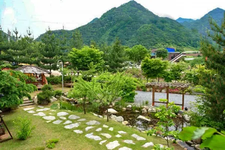 Danyang Yeonhwabong Pension Отели рядом с достопримечательностью «Guinsa Temple»