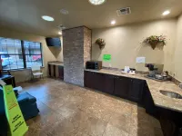 OYO Pinewood Inn & Suites Silsbee 哈丁縣住宿飯店