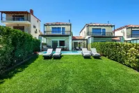 Sunny Villas Resort & Spa
