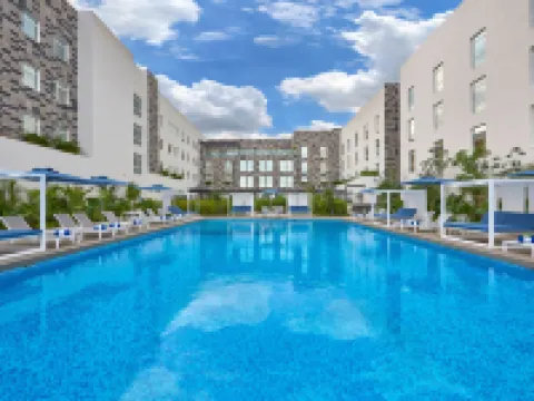 City Express Plus by Marriott Cancún Aeropuerto Riviera ベニート・ファレスのホテル