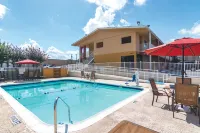 Days Inn & Suites by Wyndham Arlington Near Six Flags Hôtels à : Arlington