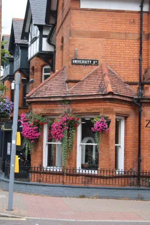 Moxie Luxury Apartments Отели рядом с достопримечательностью «Clarendon Dock»