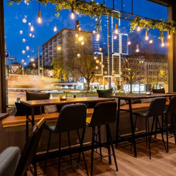 Motel One Wiesbaden Отели рядом с достопримечательностью «Вестенд»