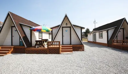 Cheonripo Eunhasoo Pension Отели рядом с достопримечательностью «Mallip'o-haesuyokchang»