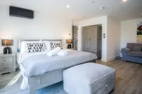 Suite 10 - Sleeping Giant Hotel - PEN Y CAE Inn Hotels in 
