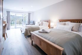 Suite 8 - Sleeping Giant Hotel - PEN Y CAE Inn