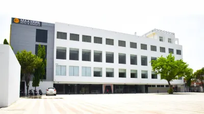 MAA Kripa Hotel and Banquets Hotel dekat Alfiya Public Inter College