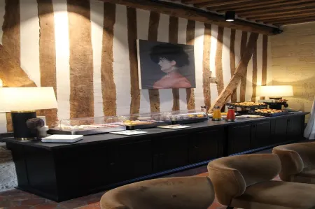 Les Manoirs des Portes de Deauville - Small Luxury Hotel of the World Отели в г. Рё