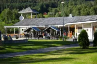 Vesterland Feriepark Hytter, Hotell og Leikeland Hôtels à : Sogndal