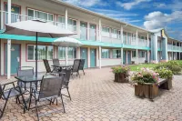Super 8 by Wyndham Quesnel BC Hotels in Quesnel