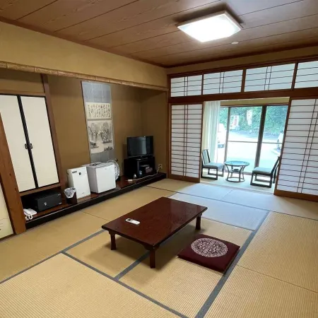 Tada Onsen Hakuryukan Hotel di Masuda