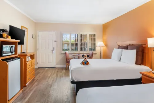 Anaheim Islander Inn and Suites - Motels