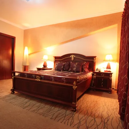 Crossroads Hotel