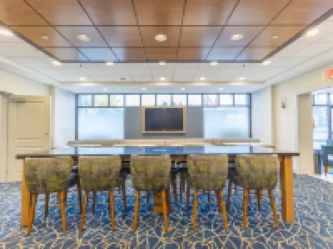 هوليداي إن إكسبرس آند سويتس بوسطن - كامبريدج باي آيتش جي فنادق في كامبريدج