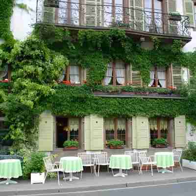 Hôtel Restaurant Aux Trois Roses - Logis Hotel Exterior