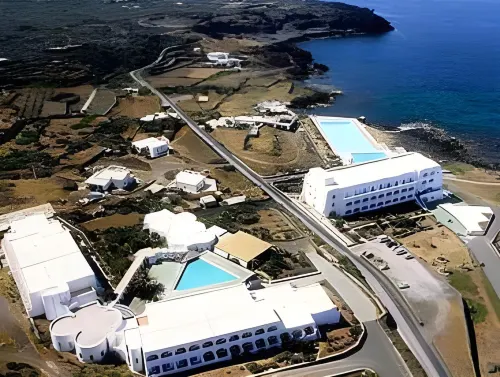 Cossyra Hotel - Parking