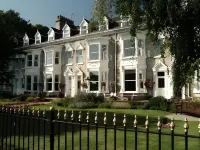 Wheatlands Lodge Hotel Отели рядом с достопримечательностью «Парк Нейвсмайр»