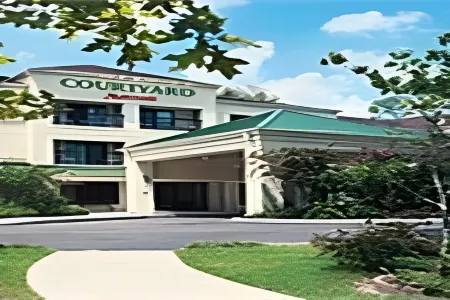 Courtyard Cranbury South Brunswick Отели рядом с достопримечательностью «Педди Скул»