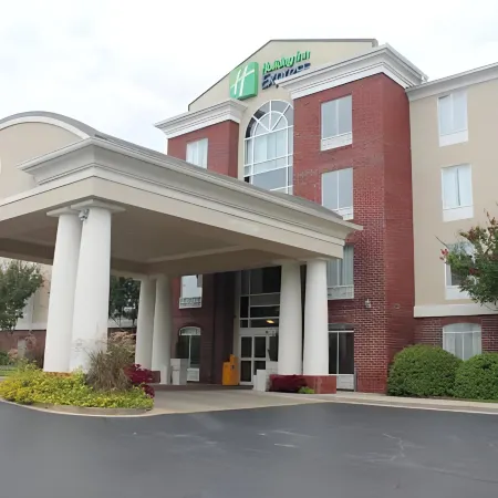 Holiday Inn Express & Suites STARKVILLE by IHG