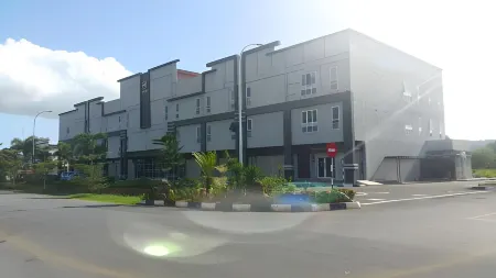 Ants Hotel Отели рядом с достопримечательностью «Galeri Seni Piring Hitam»