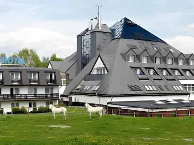 Lázeňský Hotel Pyramida Hoteles cerca de Cvičák Cheb, ZKO Cheb - 252