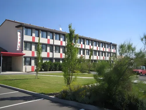 Résidence Hôtelière des Ondes Hotels in Monferran-Savès