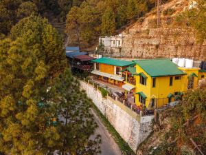THE HIMALAYAN LIVING WHISLING PINES HOME STAY
