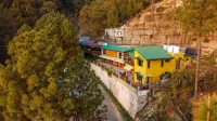 The Himalayan Living Whisling Pines Home Stay