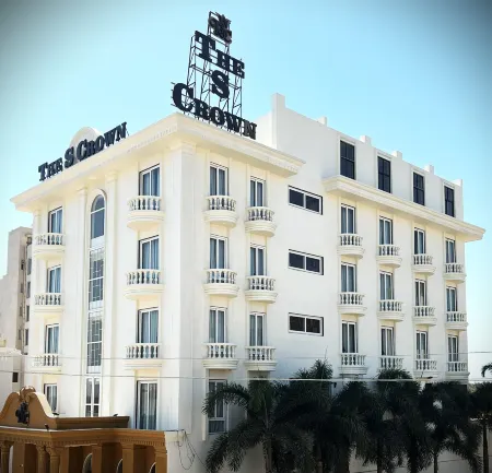 The S Crown Somnath Отели рядом с достопримечательностью «Veraval Seafront»