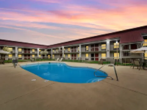 Red Roof Inn Kingsport Hotels in Sullivan County