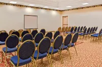 Days Inn & Suites by Wyndham Orlando Airport Hotels in Belle Isle