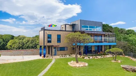 Daebudo Wow Pension Отели рядом с достопримечательностью «365 대부도 캠핑시티»