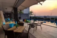 The Square Universitas Petra Water Heater WiFi 2G Wonocolo 호텔