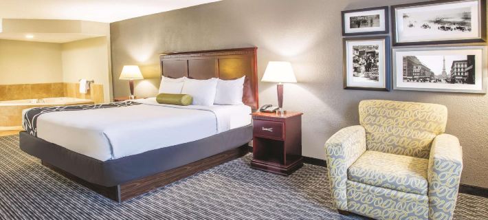 La Quinta Inn & Suites by Wyndham Indianapolis South Hotels in Indianapolis