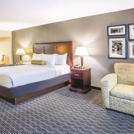 La Quinta Inn & Suites by Wyndham Indianapolis South
