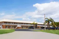 Travelodge Suites by Wyndham Lake Okeechobee Hotels in Okeechobee County