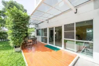 Des Res Hotel and Residence Hotels in Samut Prakan