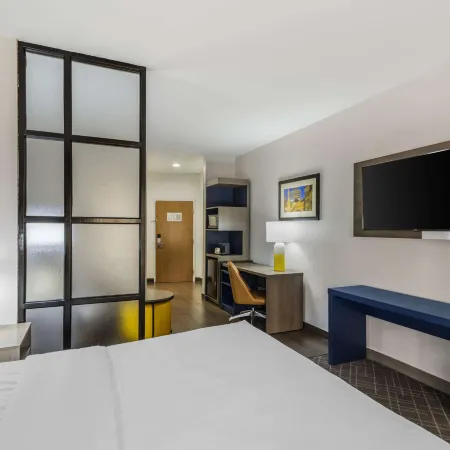 Comfort Suites