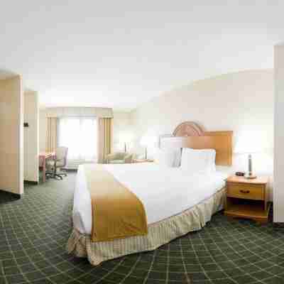 Holiday Inn Express & Suites Sylacauga by IHG Rooms