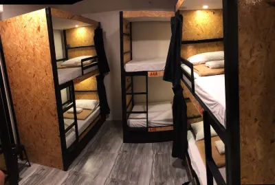100% Cafe Moto Hostel