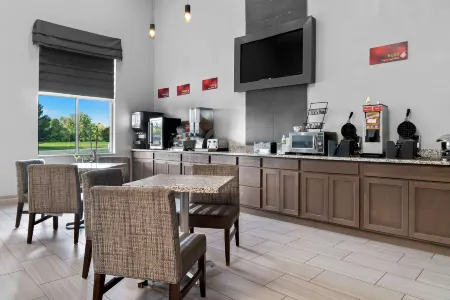 Best Western Plus Flint Airport Inn  Suites