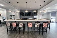 La Quinta Inn & Suites by Wyndham Coralville Iowa City - bar