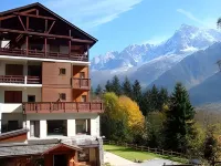 Chalet Hôtel Les Campanules Hôtels à proximité de : Battendier Sports location ski les Houches Prarion