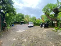 The Central Lovina Hotel & Restaurant Отели рядом с достопримечательностью «Пляж Ловина»